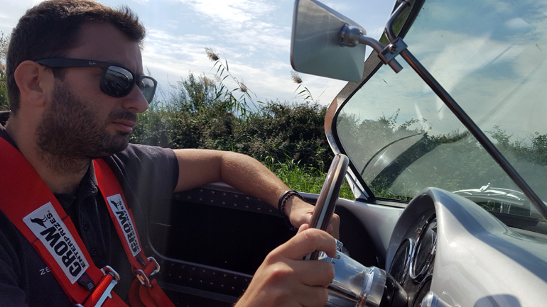 Μοναδική η αίσθηση της οδήγησης όταν βρίσκεσαι πίσω από το τιμόνι ενός RCH...