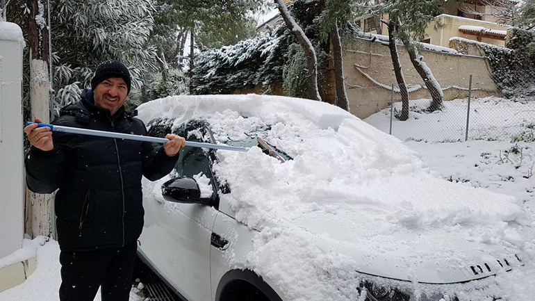 Με το κατάλληλο εργαλέιο απλά δεν ταλαιπωρείσαι... Στην φωτογραφία ο Νίκος Μπέλος