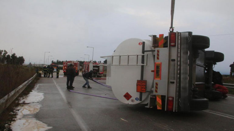 Ανατράπηκε βυτιοφόρο γεμάτο προπάνιο στην παλαιά εθνική οδό Λάρισας – Βόλου