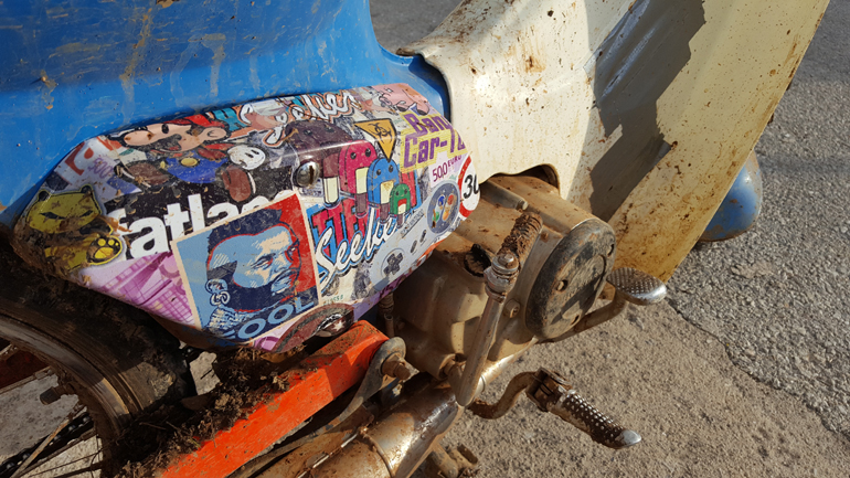 Και ζωγραφιστό καπάκι για να ξεχωρίζει μαζί με τη λάσπη!