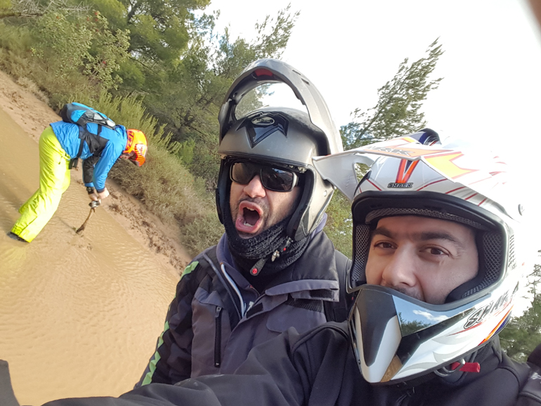 Άλλος στήνει... κάμερα και άλλοι κάνουν την πλάκα τους!