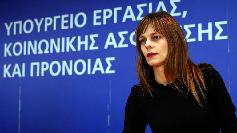 Έφη Αχτσιόγλου: «Μικρά αλλά σταθερά» βήματα για τη μείωση της ανεργίας