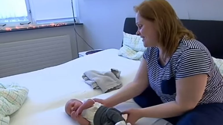 Το πρώτο παιδί του 2017, γεννήθηκε από το πρώτο παιδί του 1980