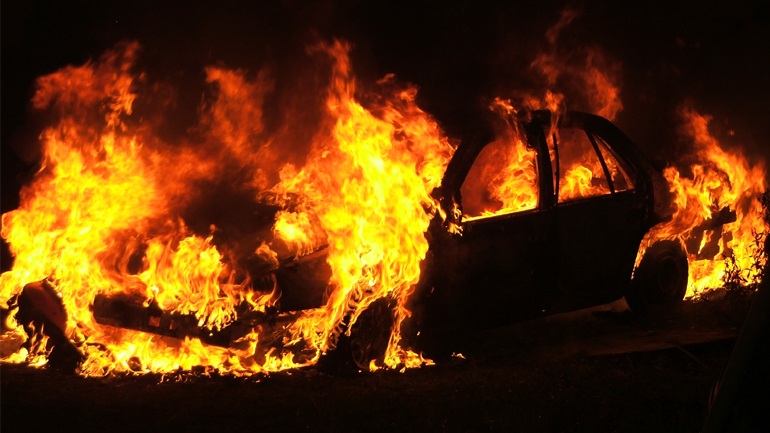 «Λαμπάδιασαν» αυτοκίνητα στη Θεσσαλονίκη