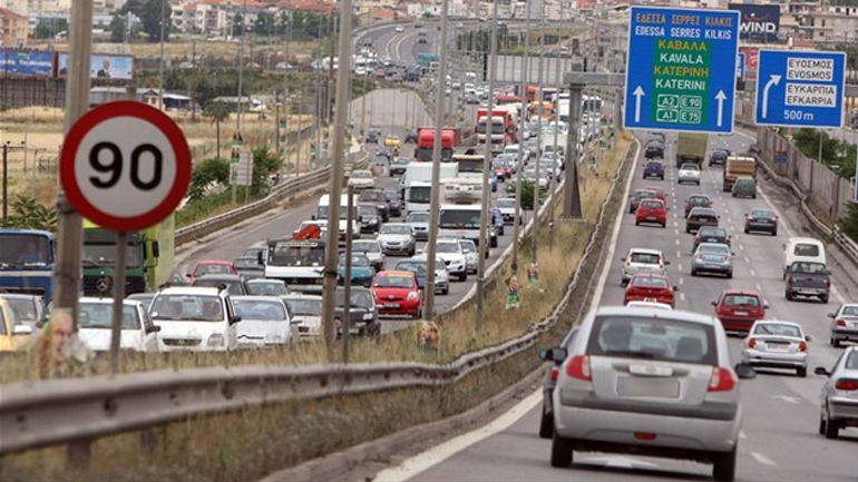 Εκτροπή οχήματος στην Περιφερειακή Οδό Θεσσαλονίκης