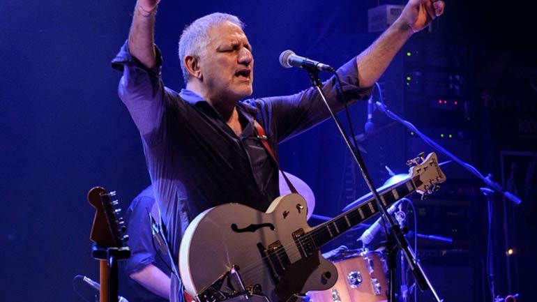 O Νίκος Πορτοκάλογλου και οι Ευγενείς Αλήτες στο Club του Σταυρού του Νότου