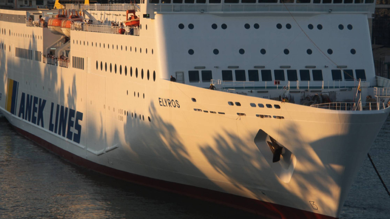 Χανιά: Με ελικόπτερο της Πολεμικής Αεροπορίας μεταφέρθηκε επιβάτης από το «Έλυρος»