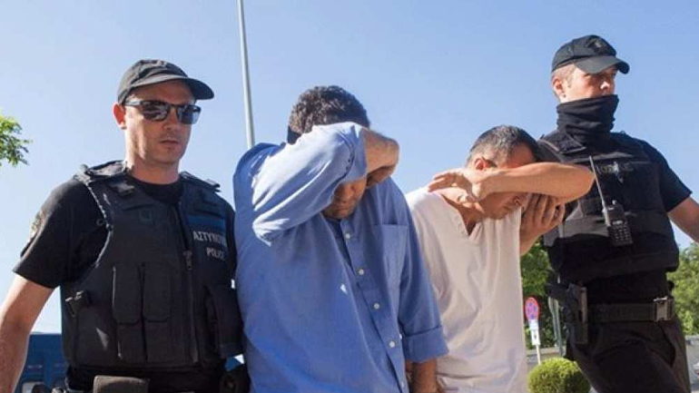 Ολονύχτια διαμαρτυρία στη Θεσσαλονίκη για τους 8 Τούρκους αξιωματικούς