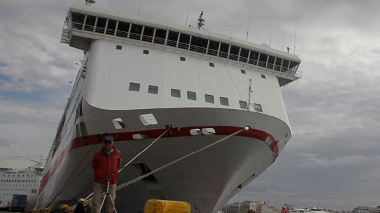 Χωρίς πλοία από και προς Κρήτη λόγω καιρού