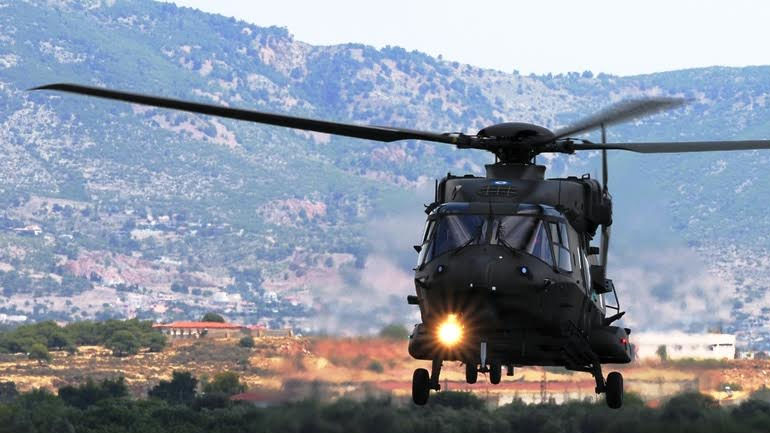 Αεροδιακομιδή ασθενών με Ελικόπτερο της Αεροπορίας Στρατού