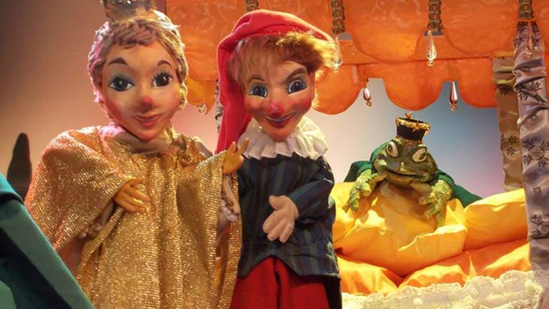 «Τα μαγικά ξόρκια» και «Ο βασιλιάς βάτραχος» στην Puppeteria