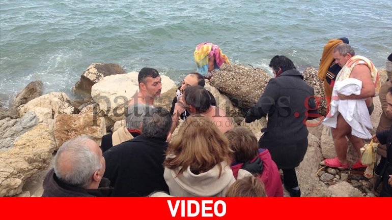 Πάτρα: Κολυμβητές τσακώθηκαν για τον σταυρό