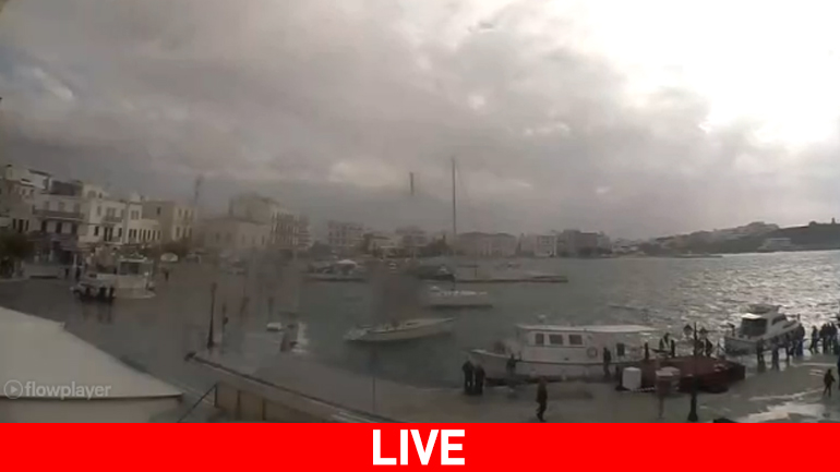 Ζωντανά από το λιμάνι της Τήνου ο αγιασμός των υδάτων