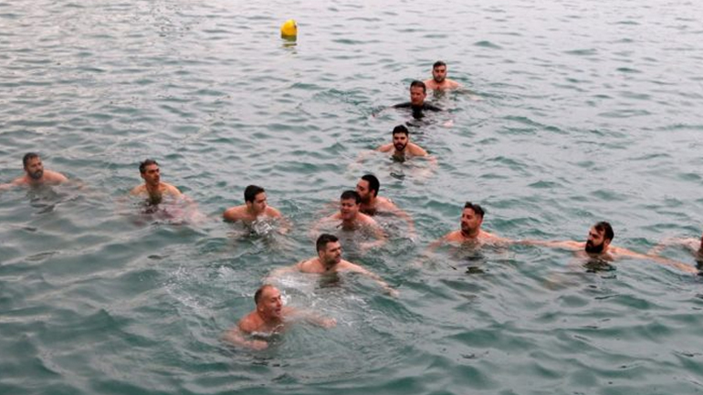 Ηράκλειο: Κολυμβητές σχημάτισαν τον Τίμιο Σταυρό