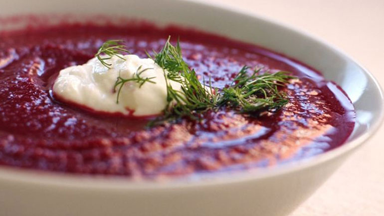 Σούπα με παντζάρι και κατσικίσιο τυρί