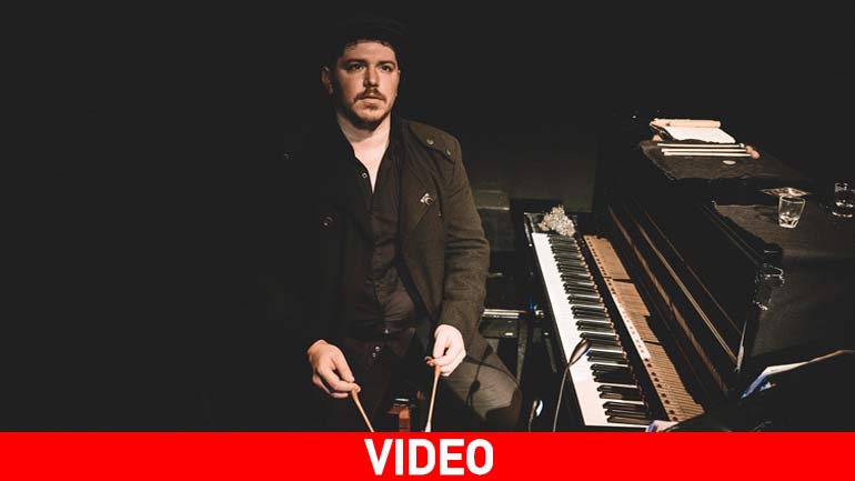 Τελευταία παράσταση για τον «Αμερικάνο» του Αλέξανδρου Παπαδιαμάντη με τον Θανάση Σαράντο