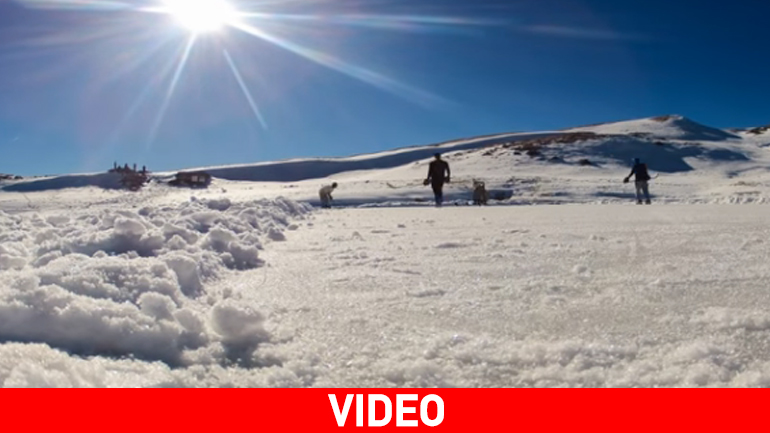 Χόκεϊ στην παγωμένη Δρακόλιμνη του Σμόλικα