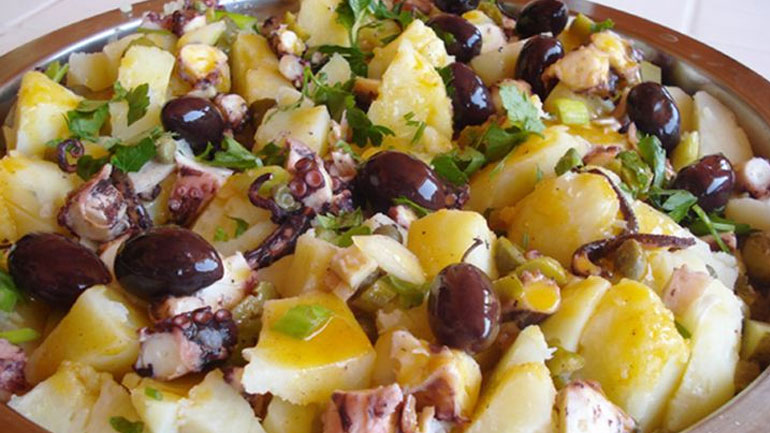 Πατατοσαλάτα νησιώτικη