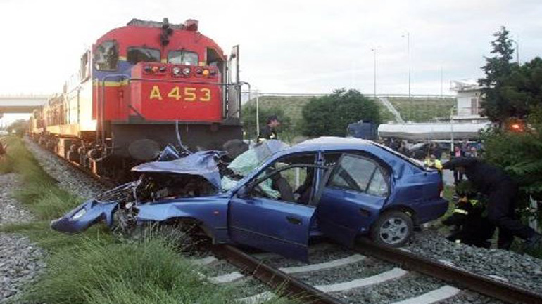 Σύγκρουση οχήματος με αμαξοστοιχία στις Σέρρες – ο οδηγός σώθηκε τελευταία στιγμή