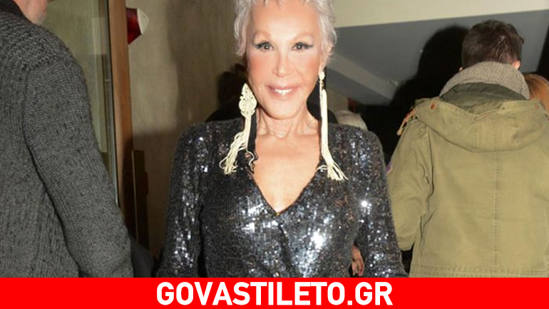 Ζωή Λάσκαρη: Απαστράπτουσα σε βραδινή έξοδο στο Κολωνάκι