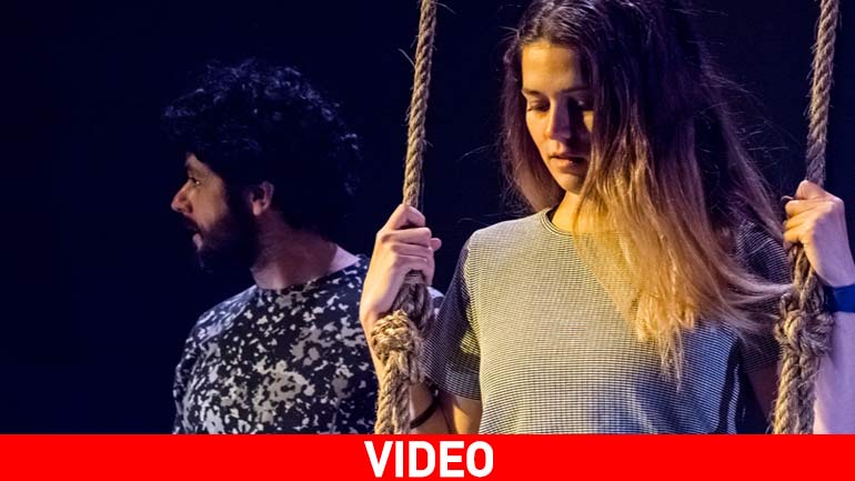 Τελευταίες παραστάσεις για το έργο «Το τσίμπημα της σφήκας‬» στη Σκηνή Black box του Επί Κολωνώ