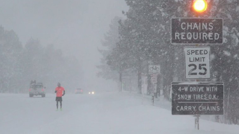 Ακραία καιρικά φαινόμενα σαρώνουν τις Δυτικές ΗΠΑ