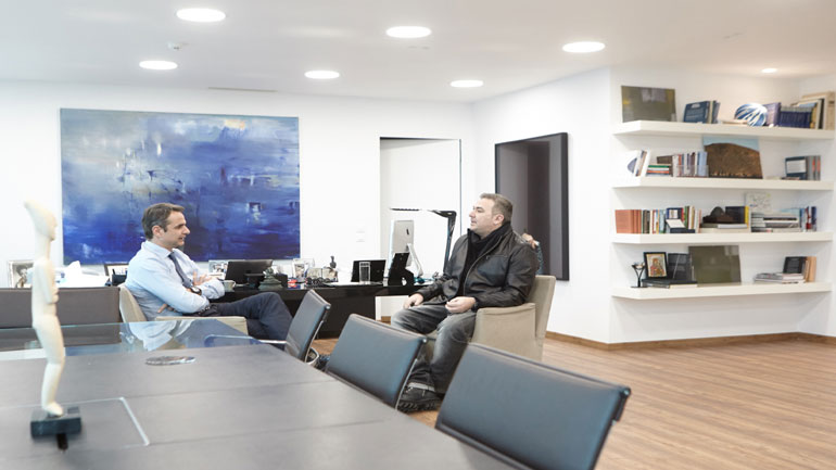 Όταν… ο Αντώνης Ρέμος συνάντησε τον Κυριάκο Μητσοτάκη