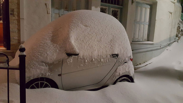 Θάφτηκαν στο χιόνι η Αγιάσος και πολλές ορεινές περιοχές της Λέσβου