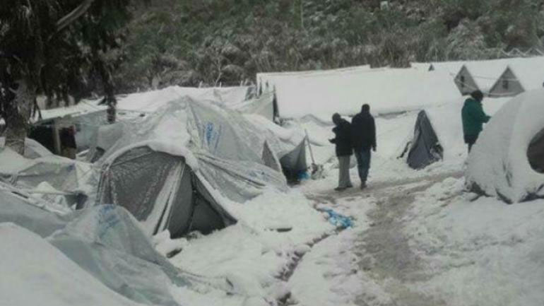 Πολεμικό πλοίο στη Λέσβο για τη φιλοξενία των προσφύγων