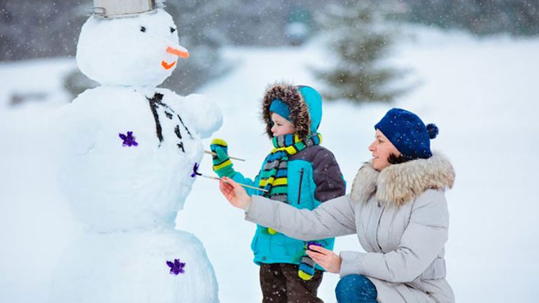 Παίξτε με τα παιδιά σας στο χιόνι!