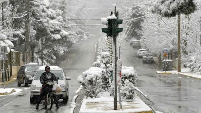 Ποιοι δρόμοι είναι κλειστοί στην Αττική λόγω του χιονιά