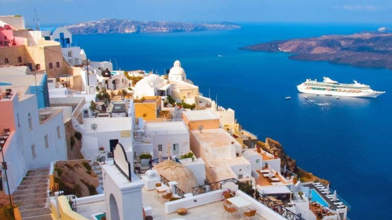 Daily Mail: Oι καλύτερες κρουαζιέρες για το 2017 θα είναι στην Ελλάδα