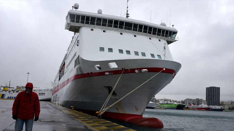 Τις προτάσεις των ακτοπλόων για τις ελλείψεις στα λιμάνια ζήτησε ο Κουρουμπλής