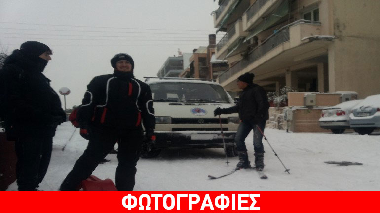 Θεσσαλονίκη: Νεαροί κάνουν σνόουμπορντ στον δρόμο