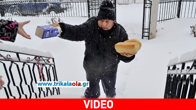 Τρίκαλα: Φούρναρης παραδίδει ψωμί στα αποκλεισμένα σπίτια