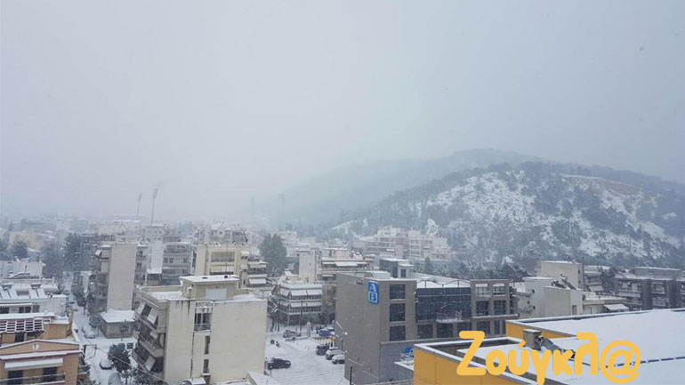 Στα λευκά ντύθηκε και ο Βόλος