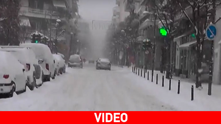 Λάρισα: Προβλήματα στις μετακινήσεις, εγκλωβισμοί, κλειστά μαγαζιά και απροσπέλαστοι δρόμοι