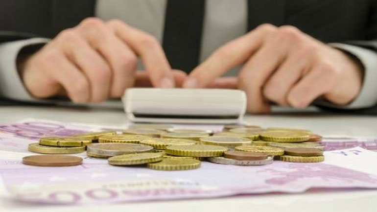 Τι εισφορές θα πληρώσουν αγρότες, επαγγελματίες και «μπλοκάκια»