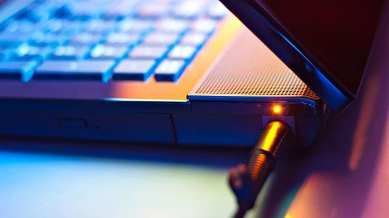 Κάνετε ζημιά στην μπαταρία του Laptop σας αν το έχετε μονίμως στο ρεύμα;