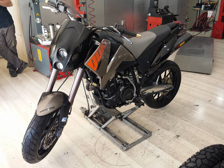 Αυτήν την KTM Duke έκλεψαν πριν από λίγες ημέρες στο Ηράκλειο Κρήτης...