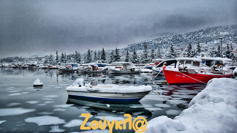 Στη Στυλίδα άσπρισε και η θάλασσα!