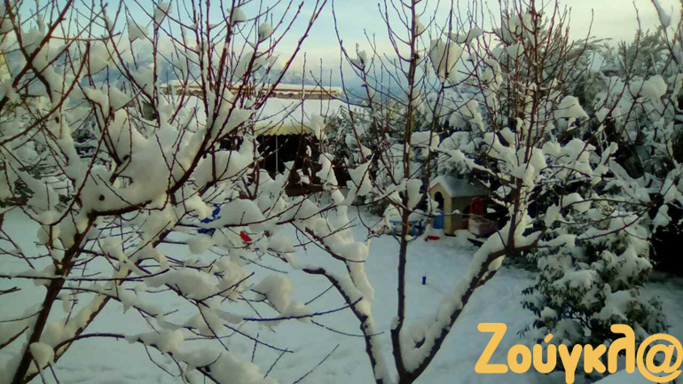 Άποψη της χιονισμένης Κορίνθου