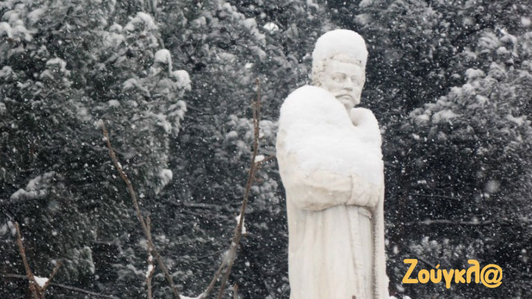Το χιόνι έχει κέφια στην Καστοριά