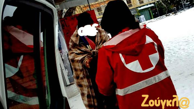 Οι Σαμαρείτες του Ελληνικού Ερυθρού Σταυρού ανέλαβαν δράση στη χιονισμένη Θεσσαλονίκη
