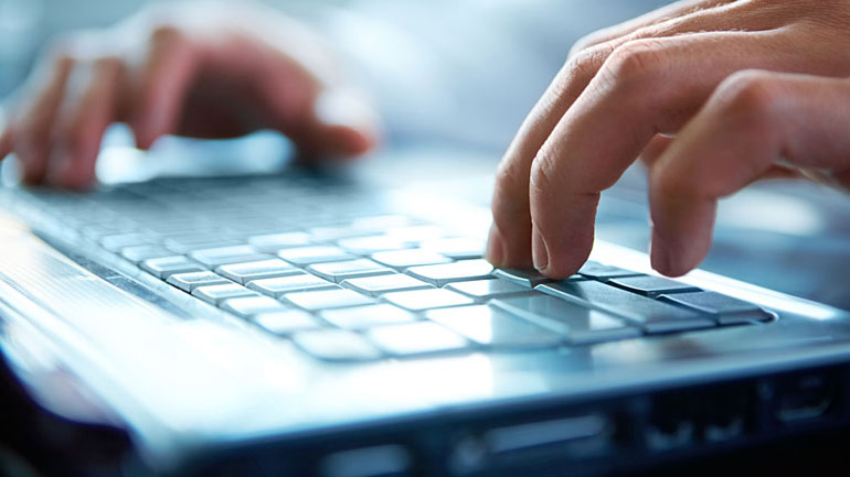 Μειώθηκαν για πέμπτη συνεχή χρονιά οι πωλήσεις PCs και laptops