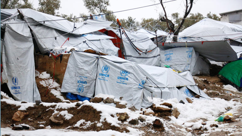 Γερμανικός Τύπος: Βυθισμένοι στα χιόνια και στη δυστυχία οι πρόσφυγες στα νησιά