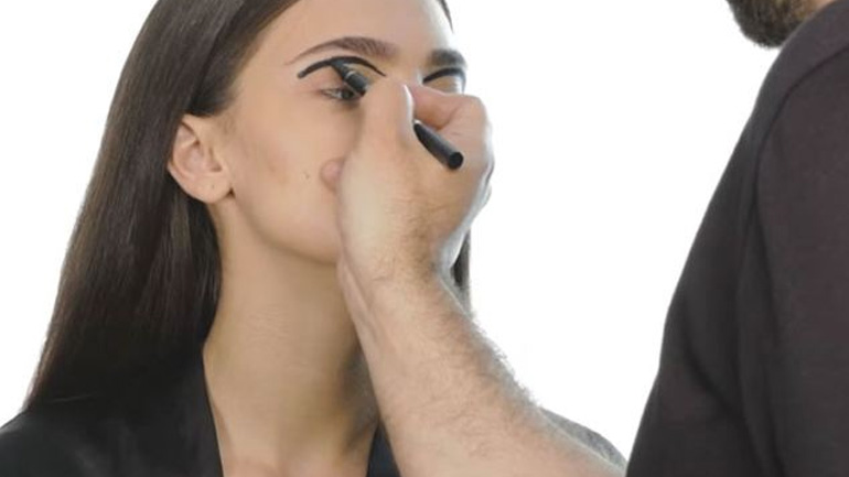 Επτά διαφορετικοί τρόποι να εφαρμόσετε το eyeliner στα μάτια σας!