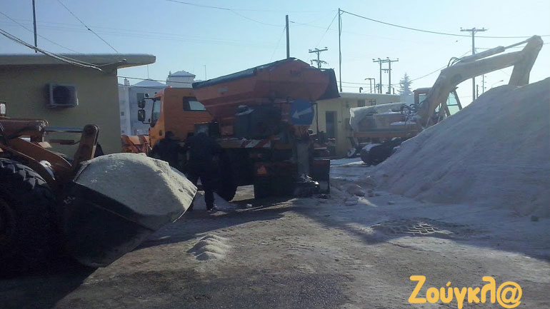 Μια μικρή πρωινή «ανάπαυλα» για συντήρηση, στα μηχανήματα αποχιονισμού της Π.Ε. Πιερίας