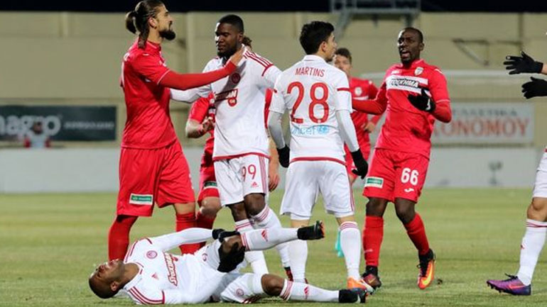 Super League: Τρεις αγωνιστικές στον Λισγάρα, μία στον Σεμπά