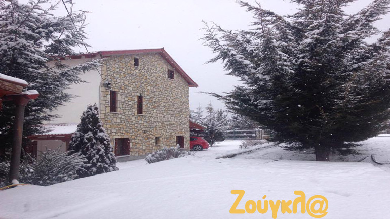 Υπερβολικό χιόνι και για τα… δεδομένα της Αράχωβας!